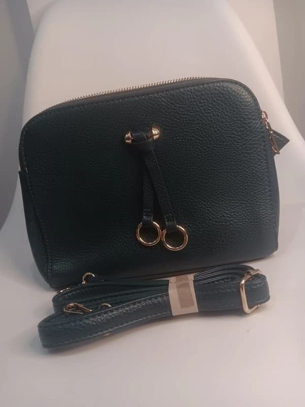Sac bandoulière vert sapin – effet cuir grainé – détails dorés