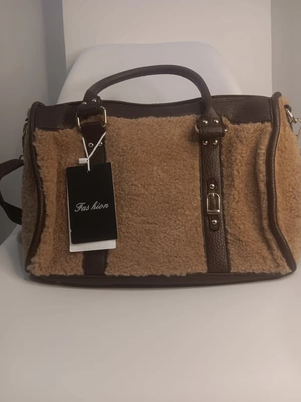Sac à main marron camel effet moumoute – détails simili cuir