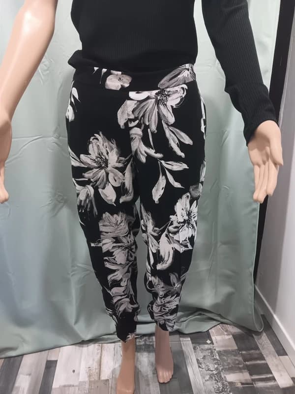 Pantalon Zara basic floral