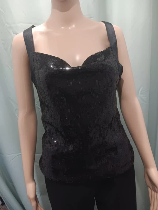 Top noir à sequins