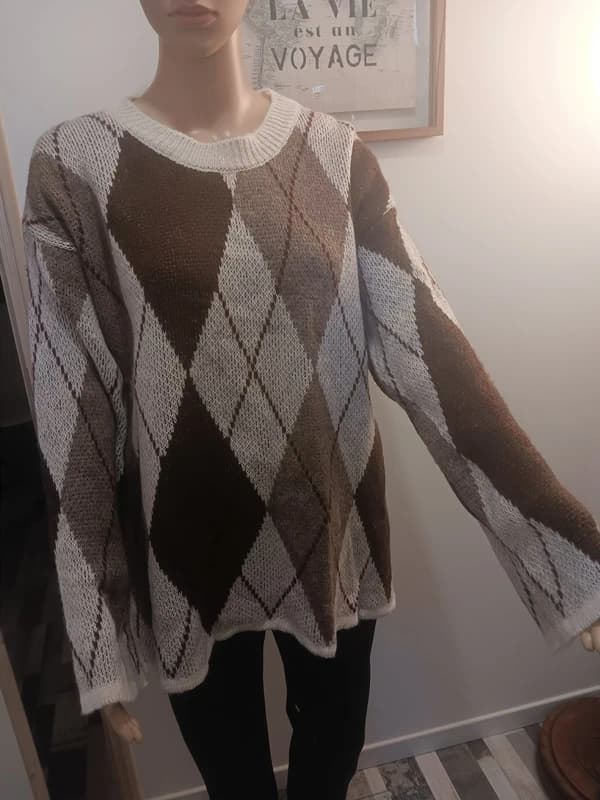 Pull oversize à losanges marron beige écru – style preppy rétro