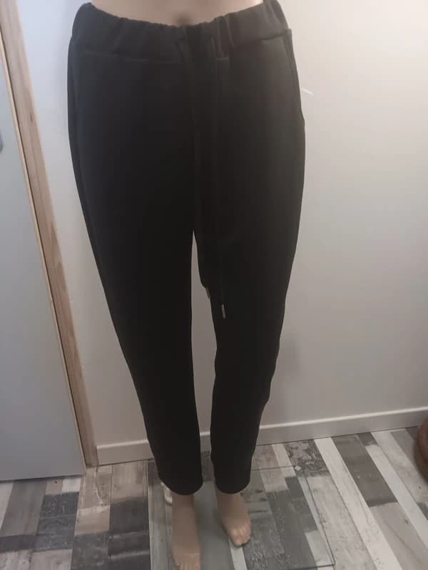 Pantalon jogger noir – taille élastique à cordon – coupe fuselée