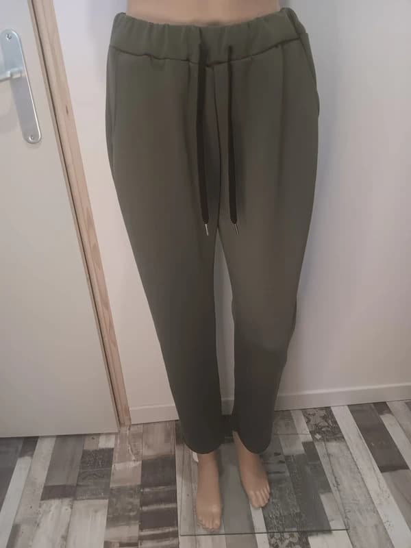 Pantalon jogger kaki femme – taille élastique à cordon – coupe fuselée
