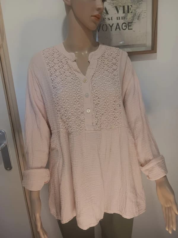 Blouse rose poudré en gaze de coton avec dentelle – neuve avec étiquette