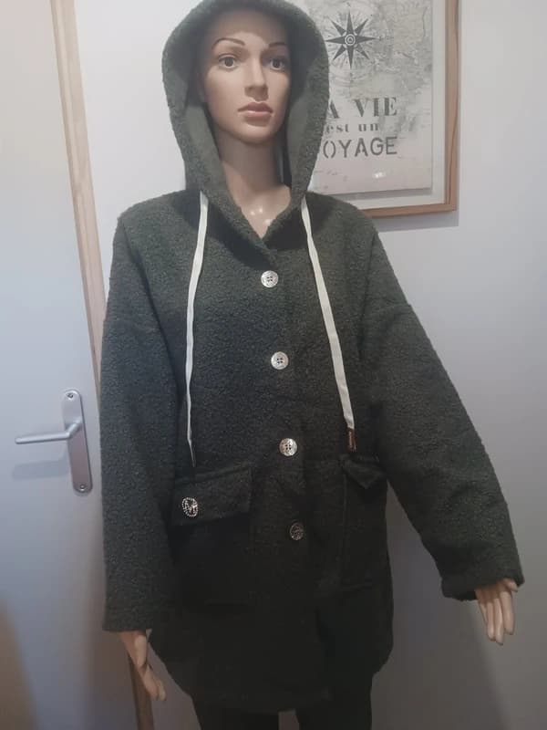 Manteau à capuche kaki foncé / anthracite effet bouclette – boutons fantaisie