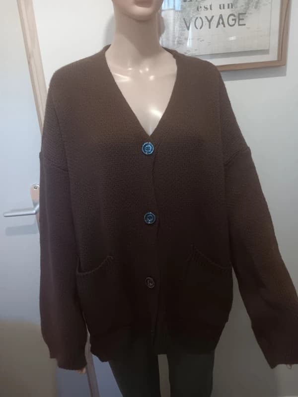 Gilet cardigan oversize marron chocolat – poches & boutons