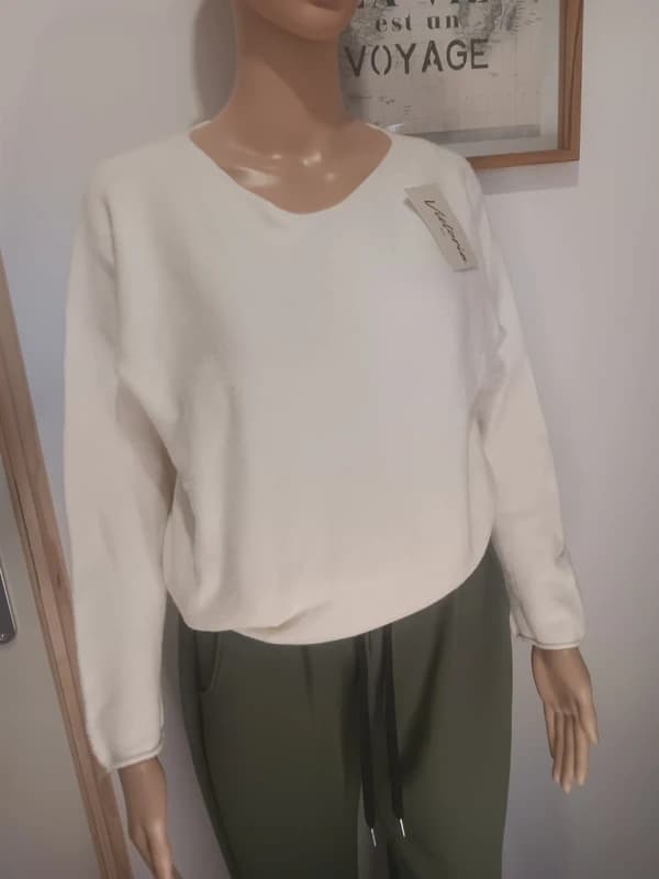 Pull blanc cassé Victoria Paris – col V – neuf avec étiquette