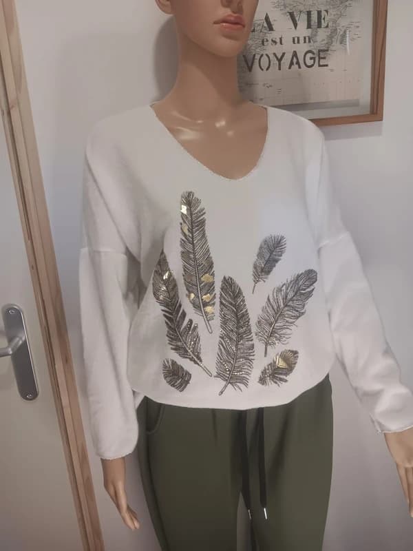 Pull léger blanc motif plumes dorées – neuf avec étiquette