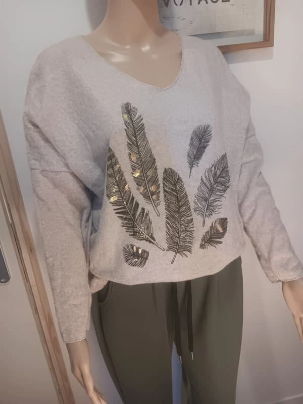 Pull léger gris/taupe motif plumes dorées – Made in Italy – neuf