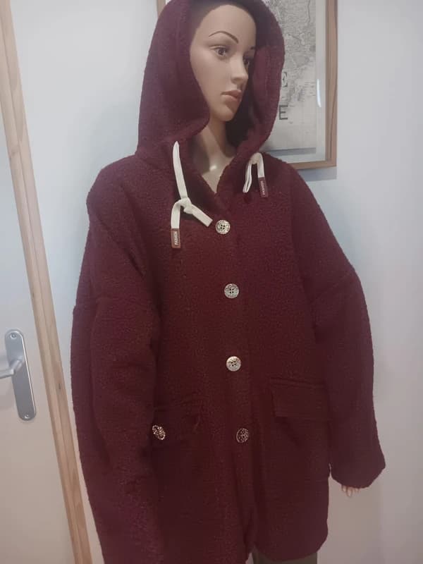 Manteau bouclette bordeaux à capuche – neuf avec étiquette
