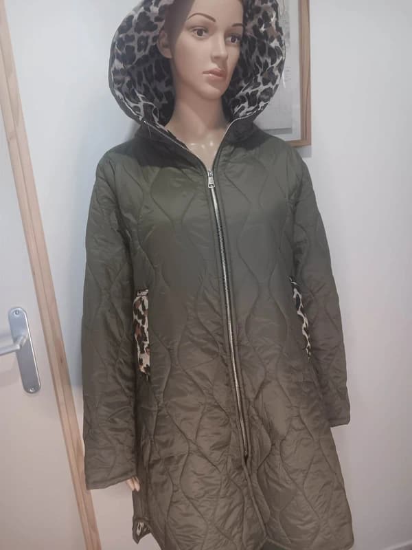 Manteau long matelassé kaki à capuche léopard – neuf avec étiquette
