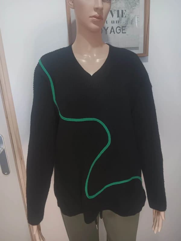 Pull noir à liseré vert – taille L/XL – neuf avec étiquette