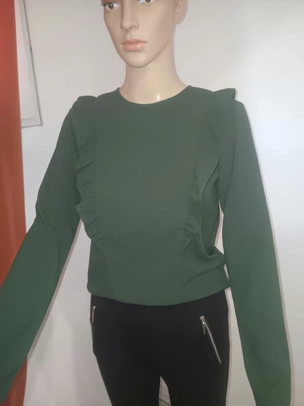 Blouse Zara Woman vert sapin à volants – manches longues