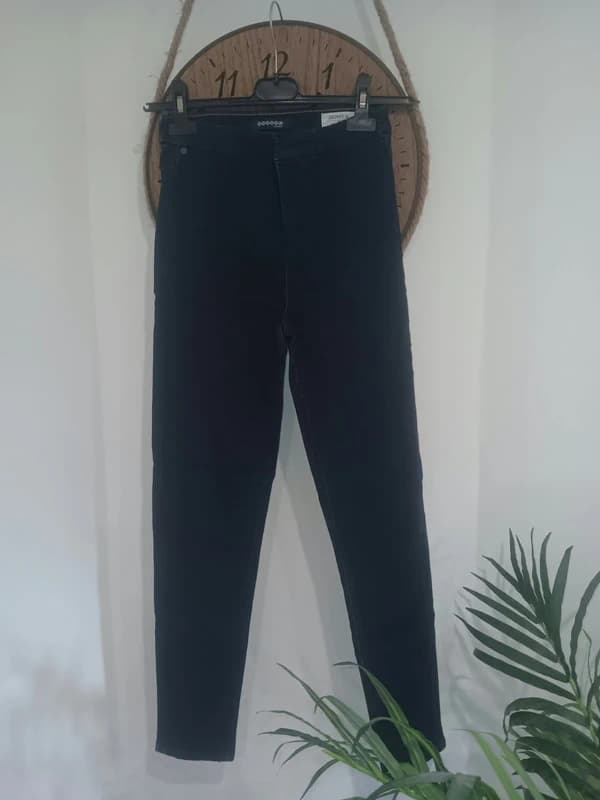 Jean skinny femme bleu foncé – taille 36 – coupe slim