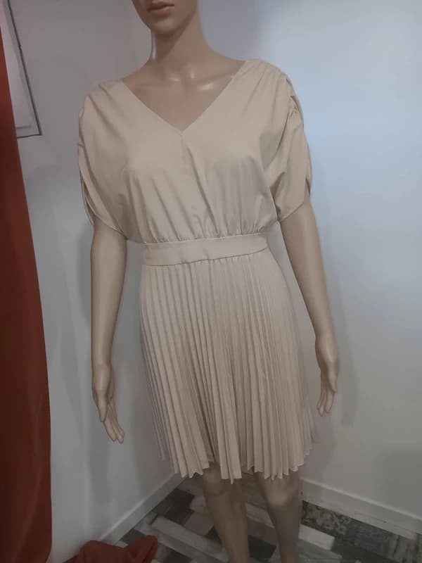 Robe beige plissée SHEIN – taille S / 36 – col V