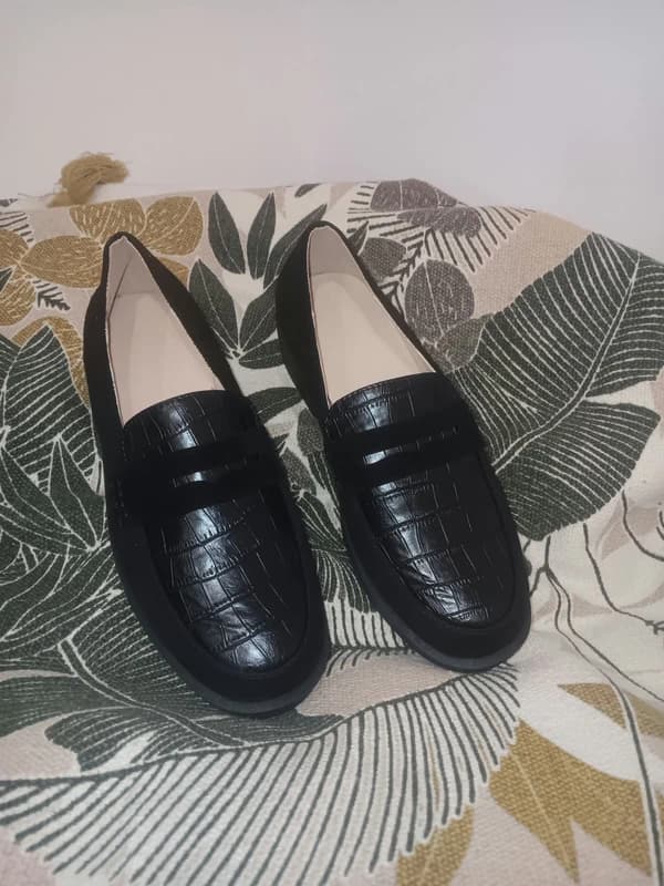 Mocassins noirs femme effet croco – talon bas – pointure 36