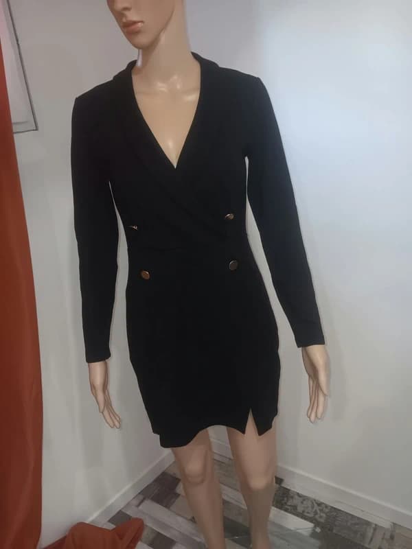Robe blazer noire Even&Odd – boutons dorés – élégante