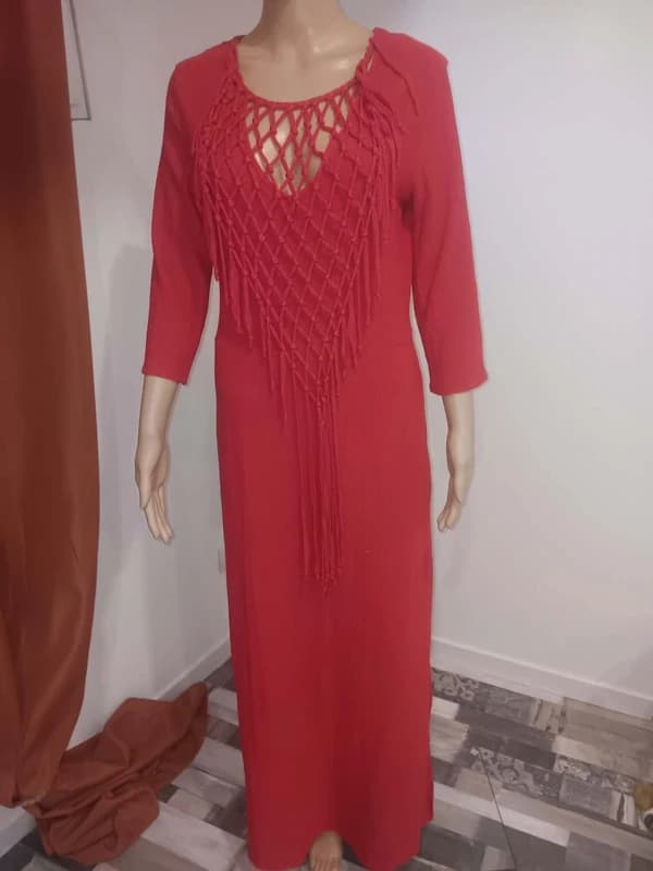 Robe longue rouge Zara taille M – macramé franges – manches 3/4