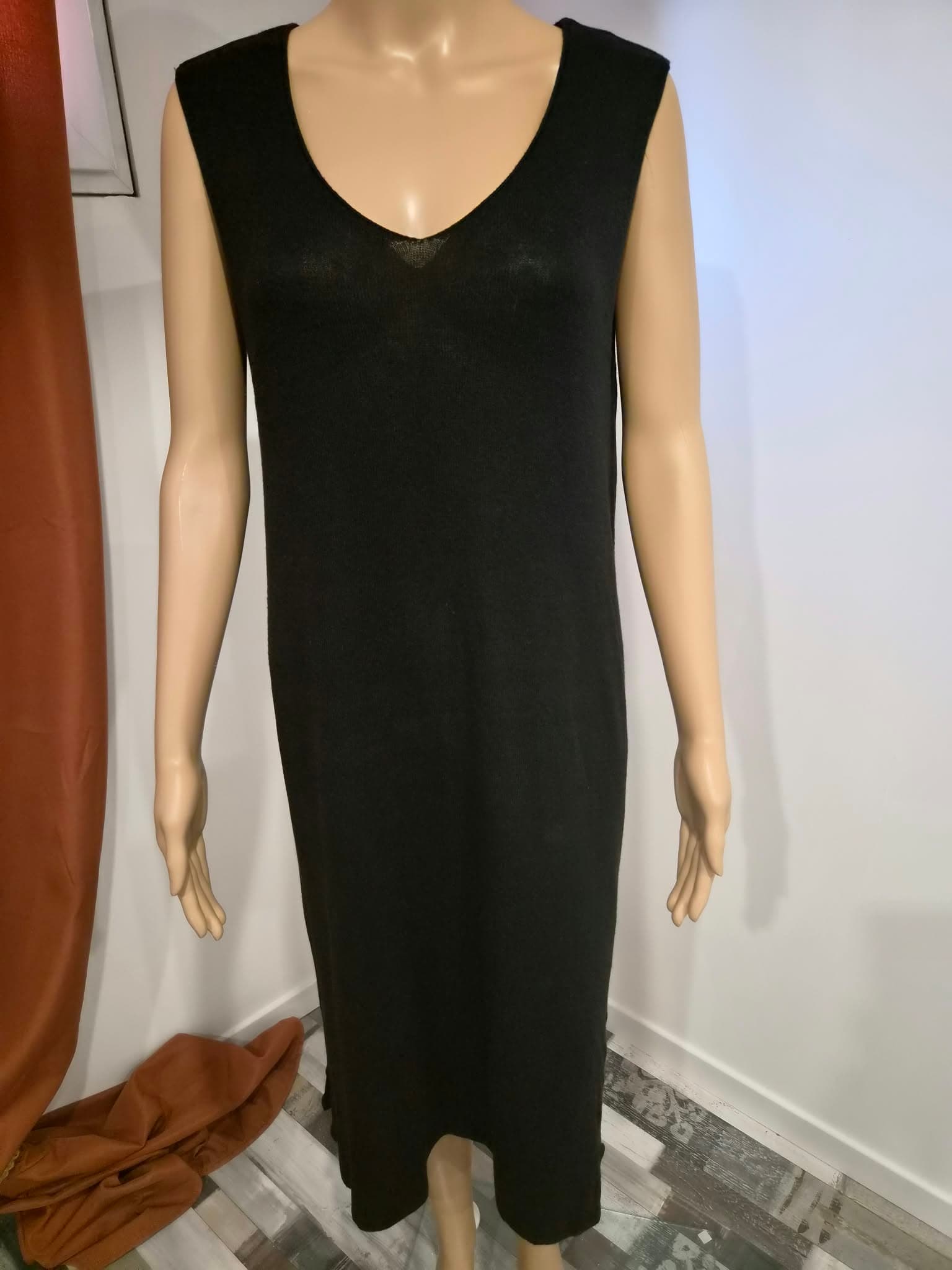 🖤 Robe noire longue sans manches – Ines Barcelona