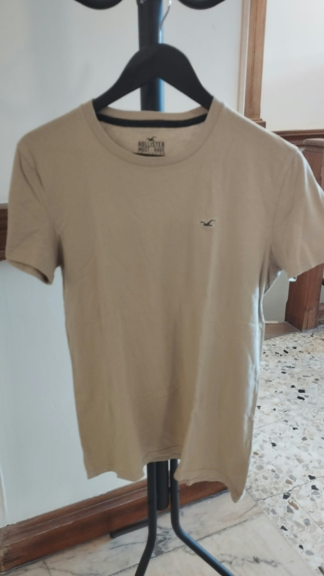 T-shirt Hollister beige – Taille S – 100% coton