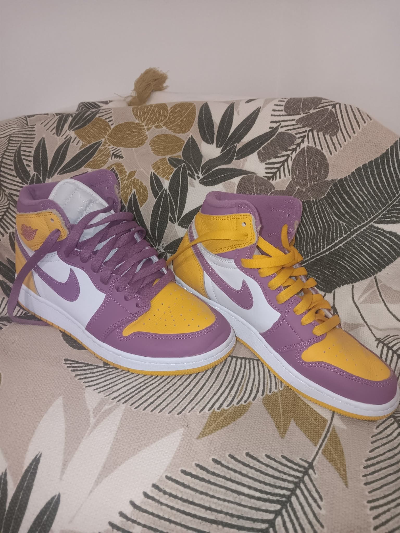 Air Jordan 1 Mid SE GS violet jaune blanc – Taille 38.5 – Avec boîte