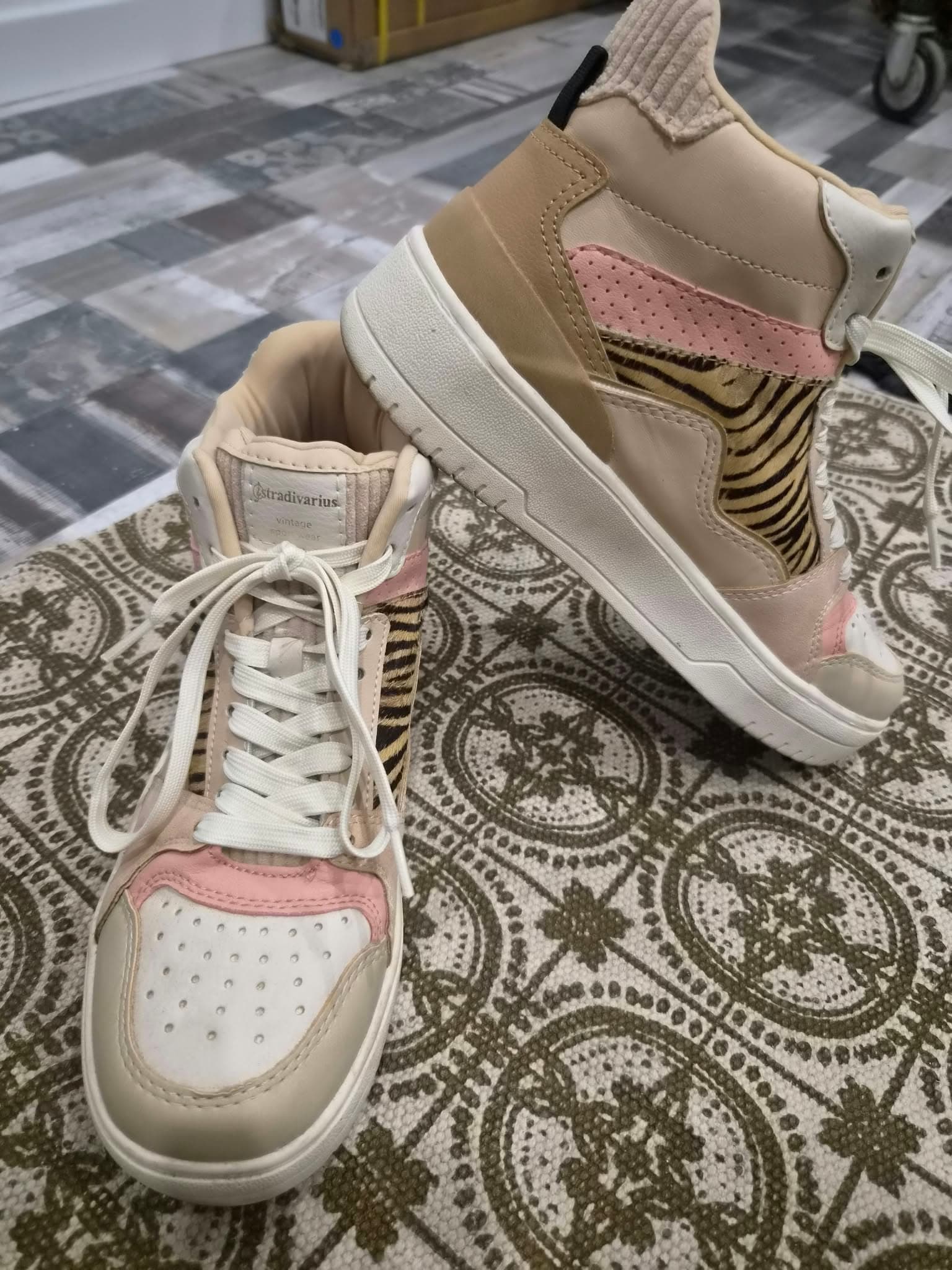 👟 Baskets montantes Stradivarius – beige, rose & motif zébré – T37