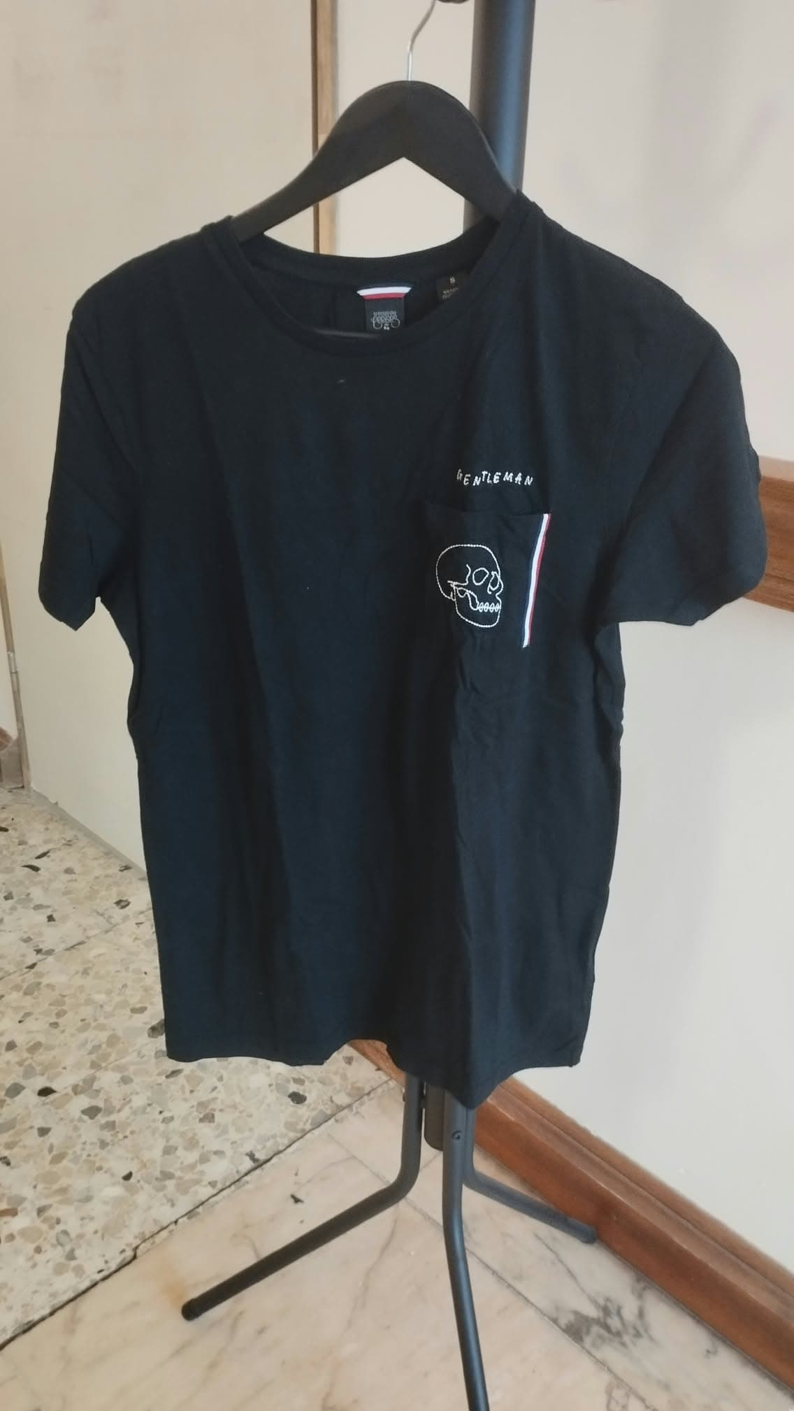 T-shirt Le Temps des Cerises noir – Taille S – Poche tête de mort