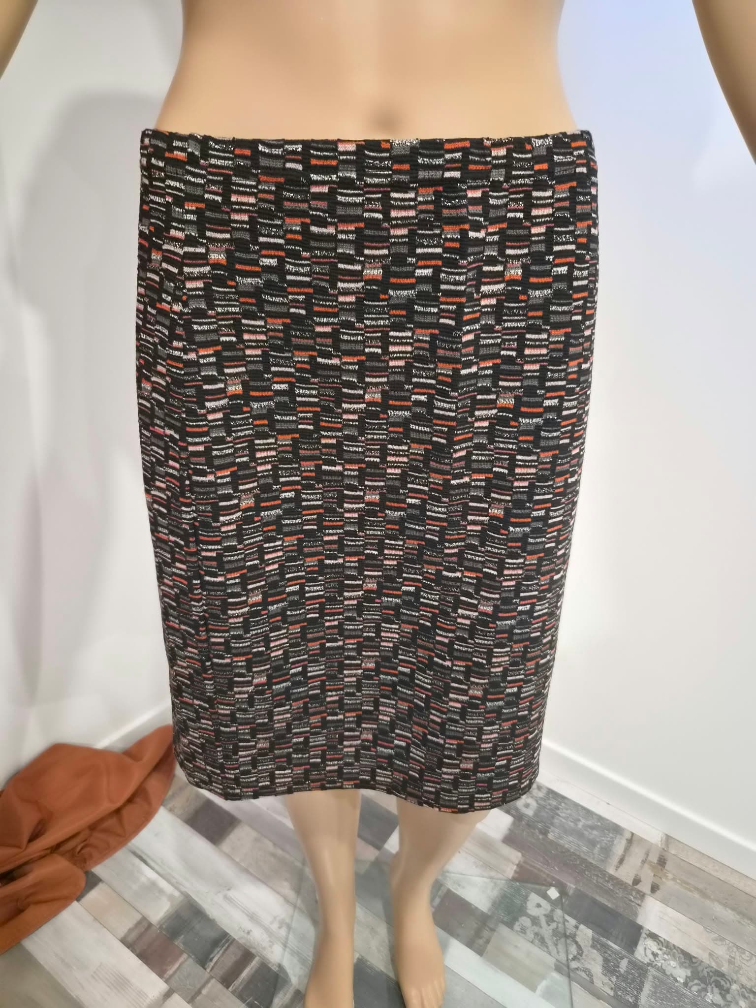 ✨ Jupe crayon noire texturée multicolore