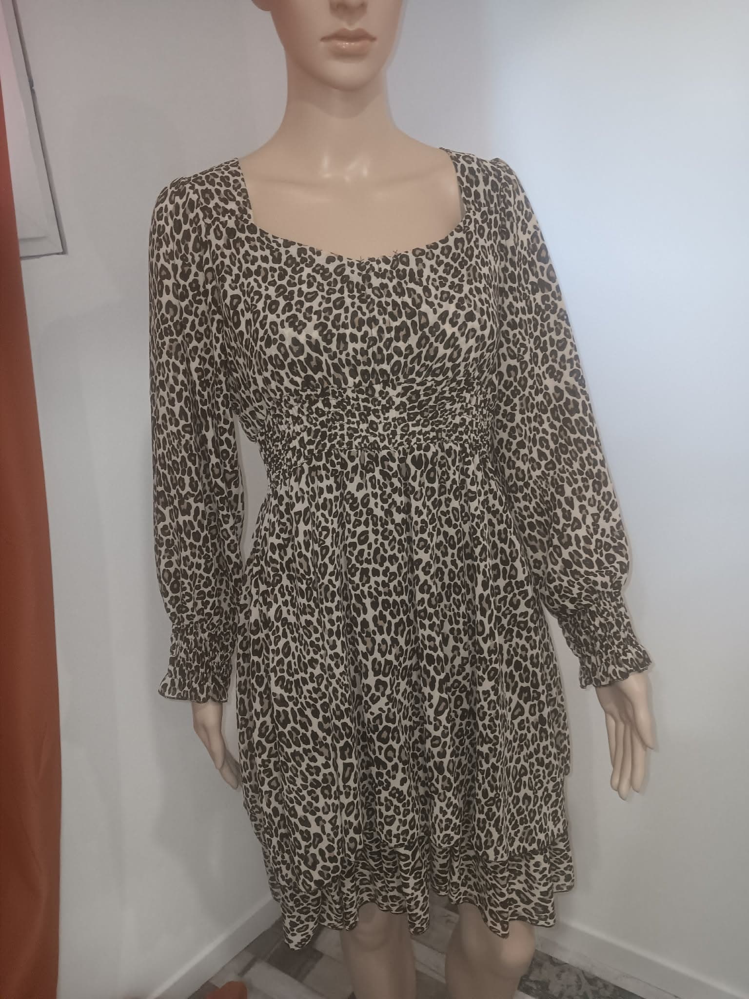 Robe léopard Made in Italy – manches longues – coupe féminine